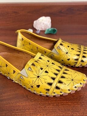 Spring Step Fusaro Yellow Leather Laser Cut Women's Loafers Flats 38/7.5 Summer